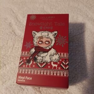 Snowlight Tale Vinyl Face Figurine Box - Red